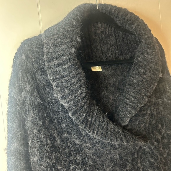 Talula Babaton, size m, wool/alpaca blend long sleeve sweater, V neck - Picture 2 of 9